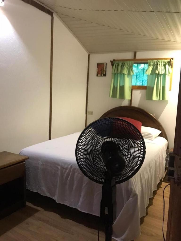 Hotel Mal Pais Surf Camp Playa Santa Teresa  Esterno foto