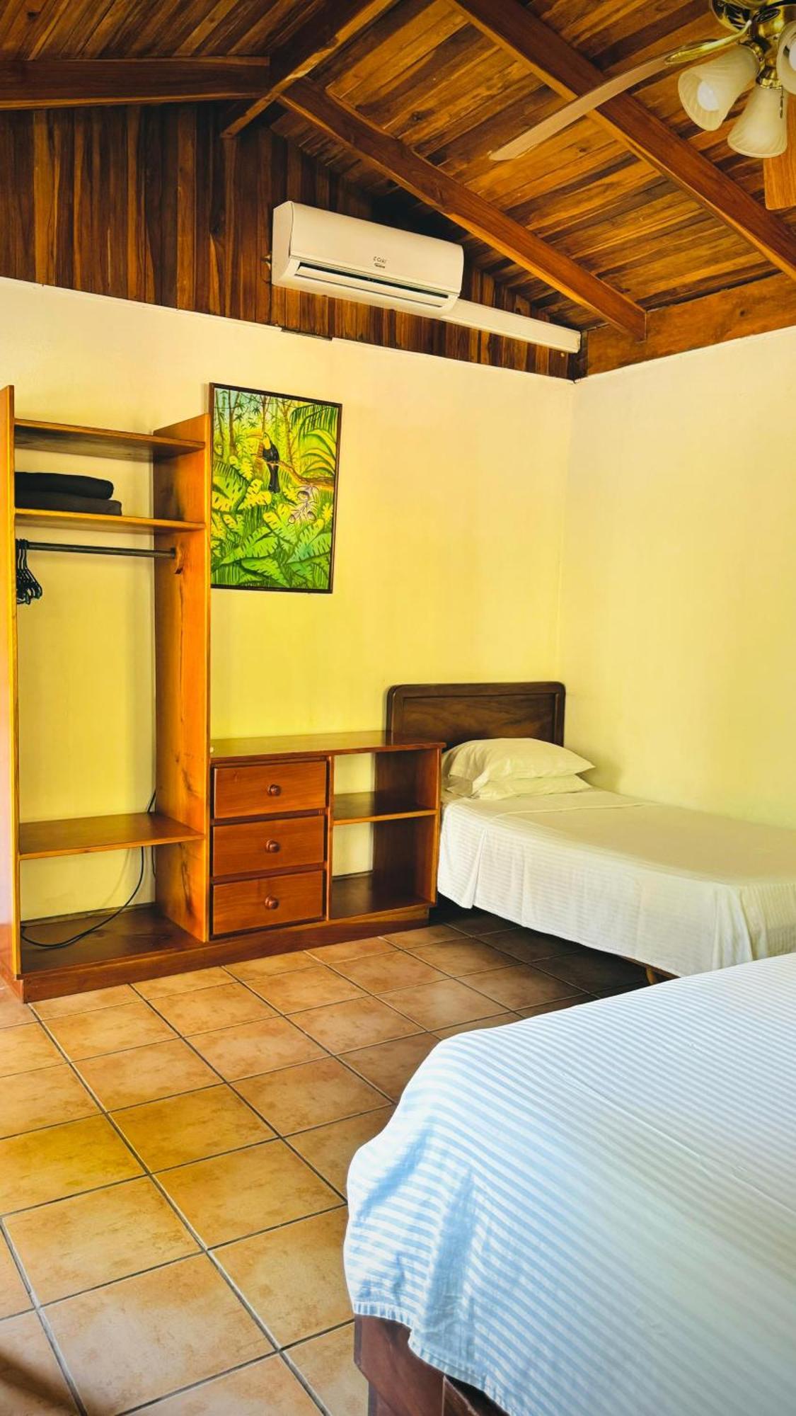 Hotel Mal Pais Surf Camp Playa Santa Teresa  Esterno foto