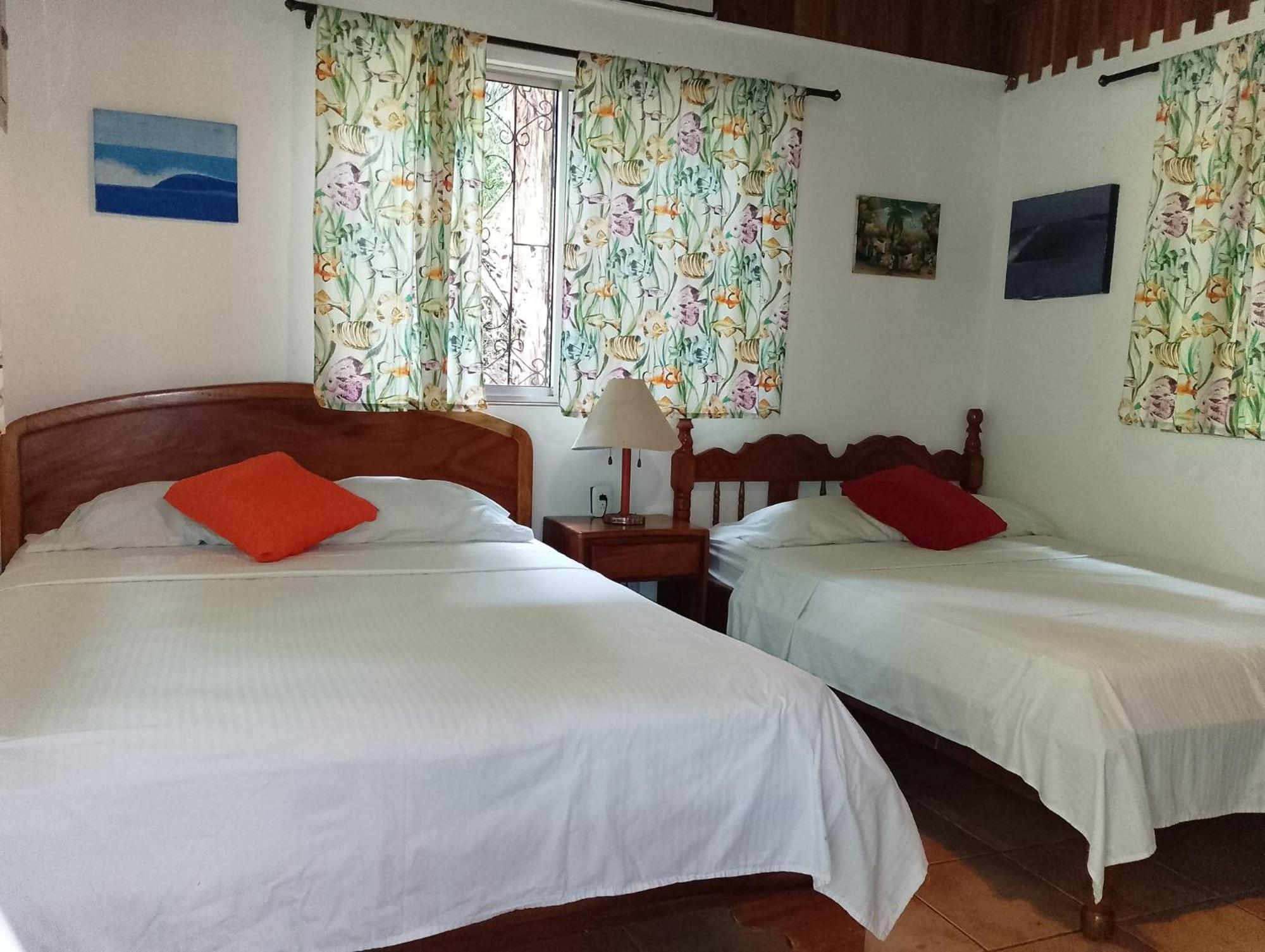 Hotel Mal Pais Surf Camp Playa Santa Teresa  Esterno foto